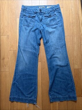 Vintage GAP Women's Light Blue Flare Jeans